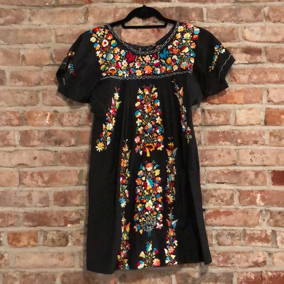 Vintage Dresses & Skirts - Vintage embroidered Mexican dress